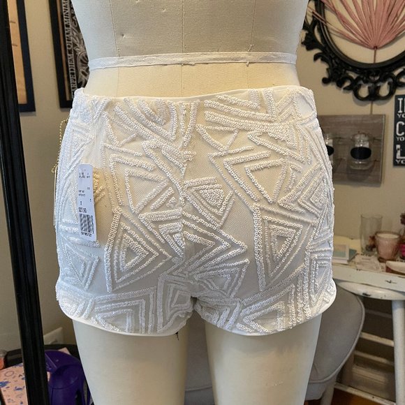 Forever21 White Embellish Shorts special occasion - Picture 3 of 11
